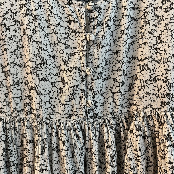 Volcom black/white flower pattern Sundress - Small - Picture 4 of 8